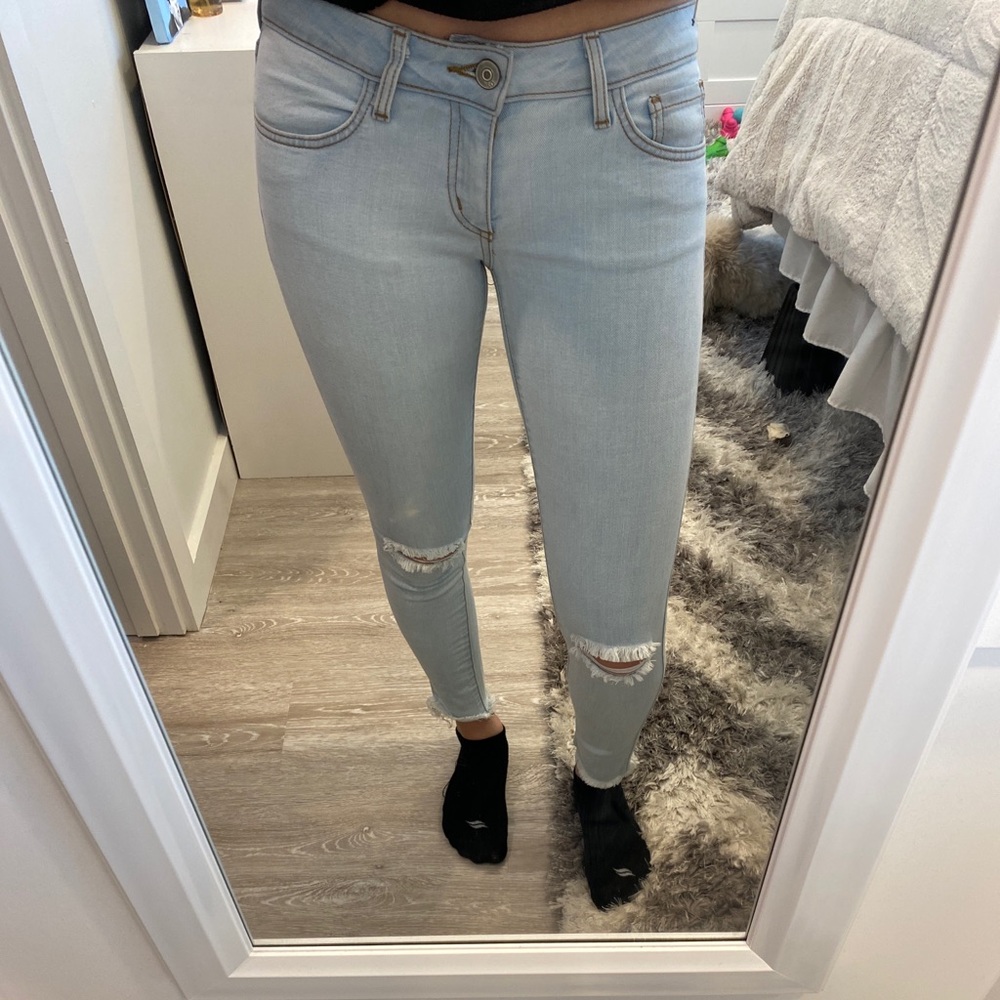 Light wash O2 skinny jeans